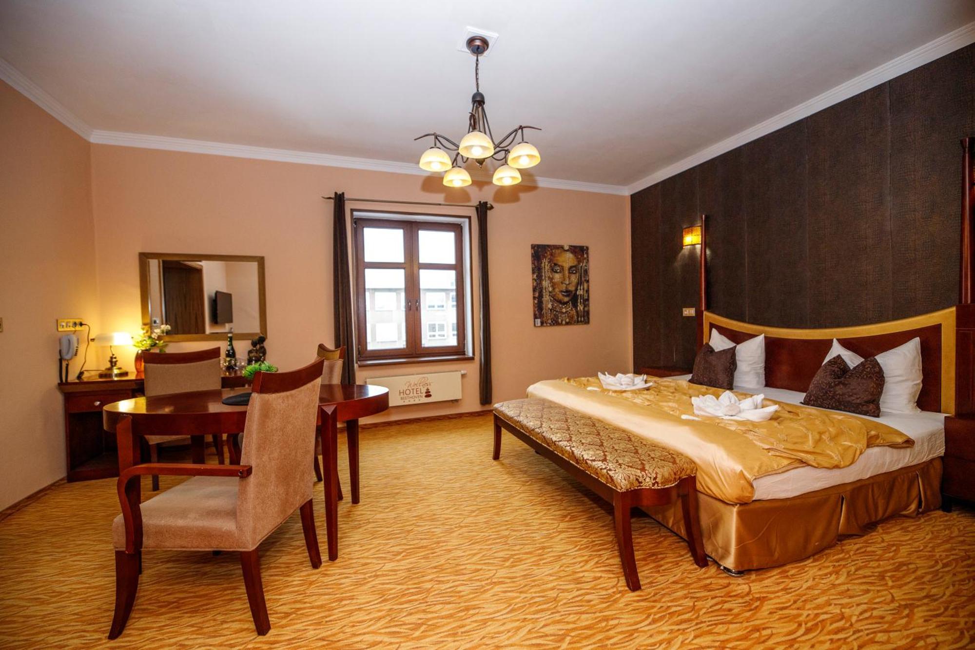 Wellness Hotel Beethoven Chomutov Exterior foto