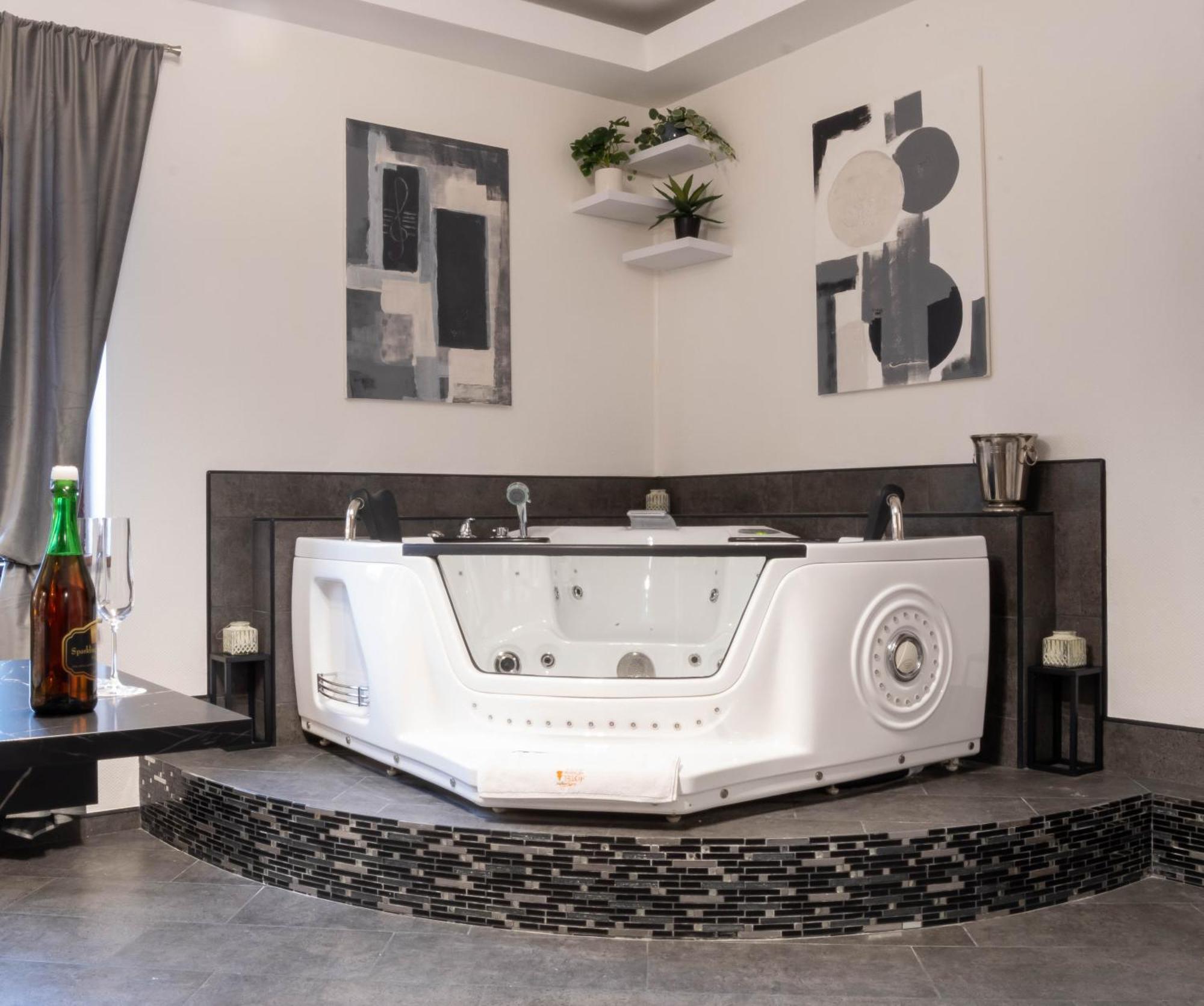 Wellness Hotel Beethoven Chomutov Exterior foto